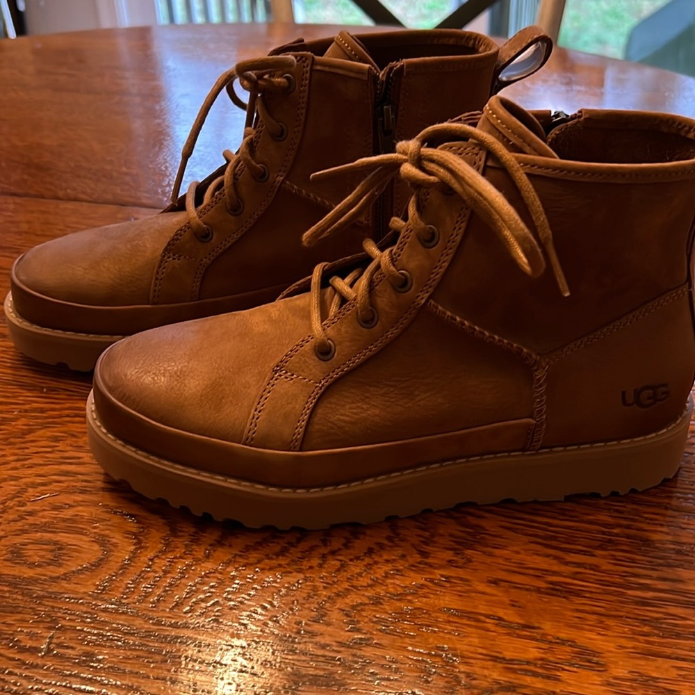 Ugg lace up leather boots size 8